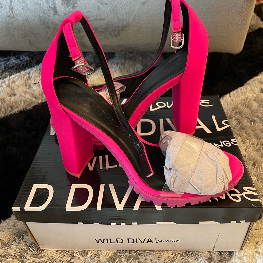 Neon pink only worn once